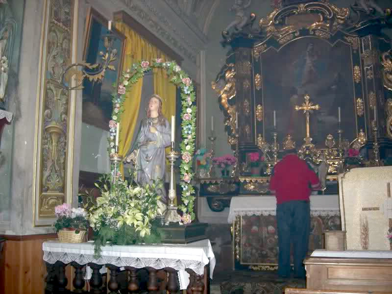 20 Mondelli   SantAgata E Interno Della Chiesetta