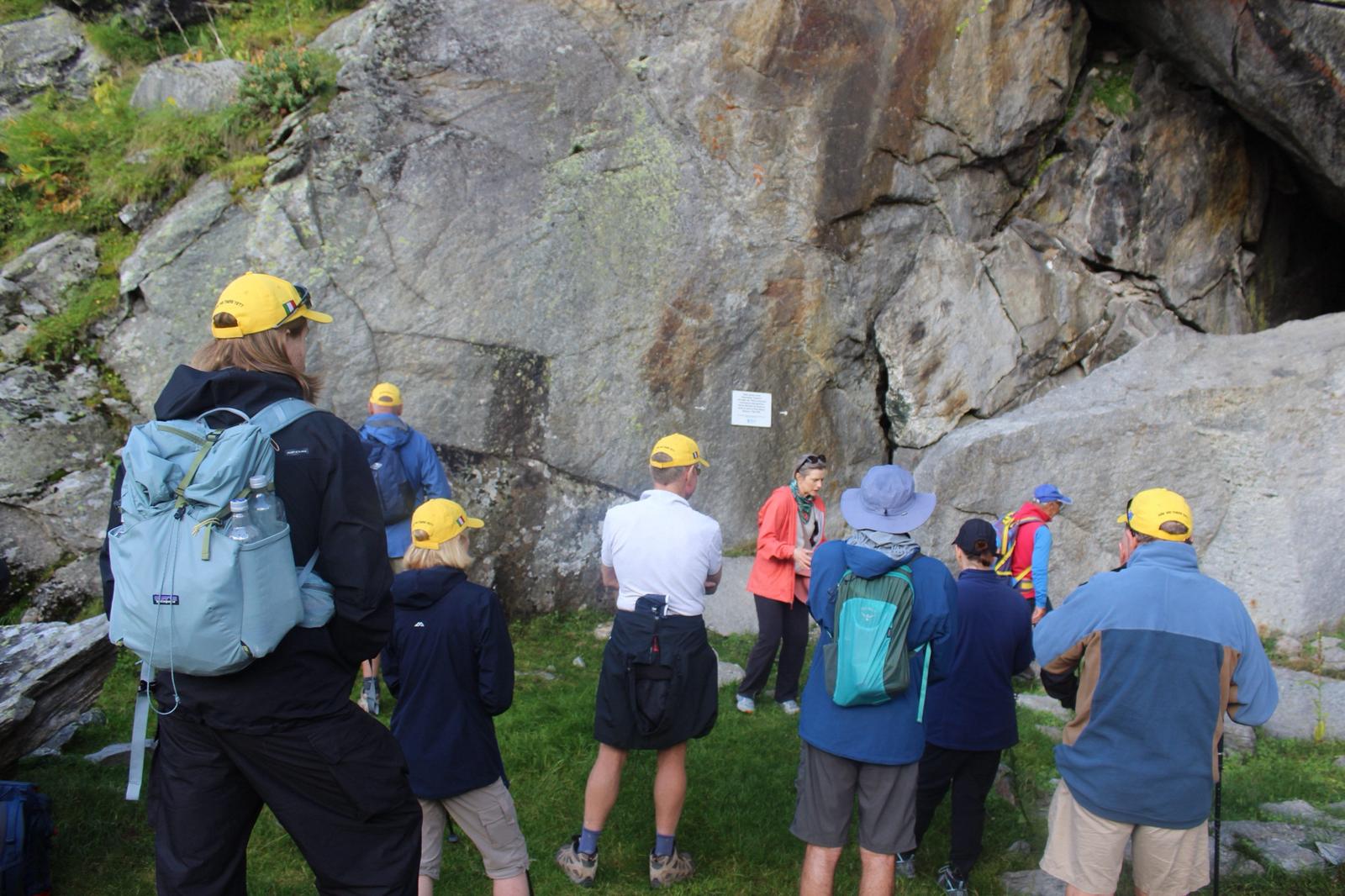 In Visita Alla Grotta Di De Saussure In Pedriola