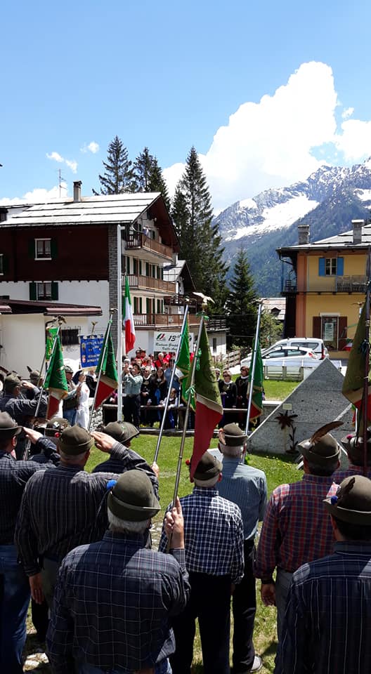 Alpini Grandiosa Manifestazione Ai Piedi Del Rosa