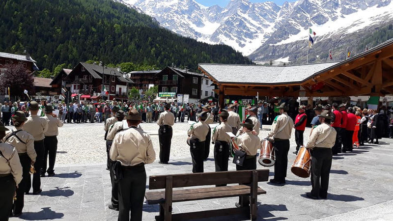 Alpini Grandiosa Manifestazione Ai Piedi Del Rosa