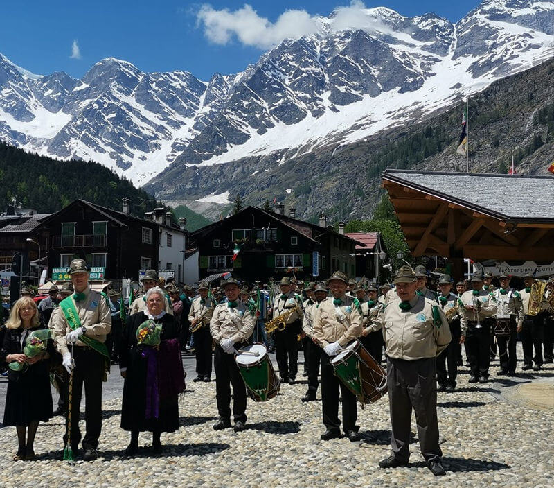 Alpini Grandiosa Manifestazione Ai Piedi Del Rosa