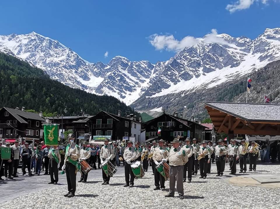 Alpini Grandiosa Manifestazione Ai Piedi Del Rosa