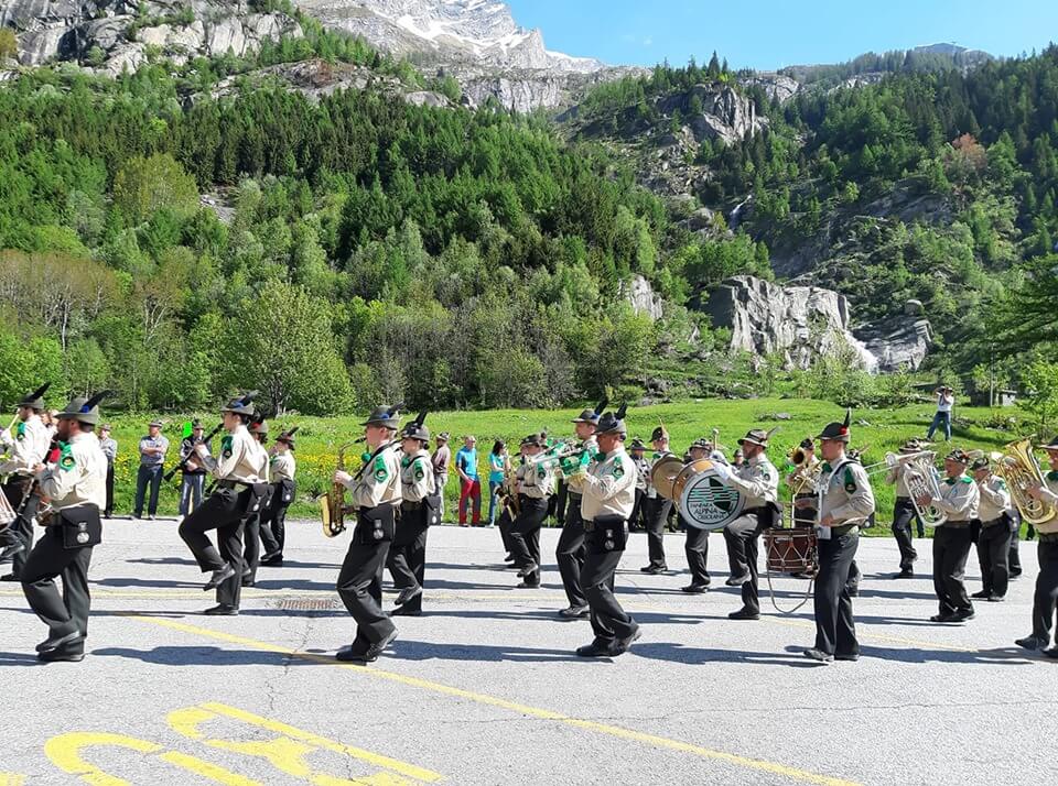 Alpini Grandiosa Manifestazione Ai Piedi Del Rosa