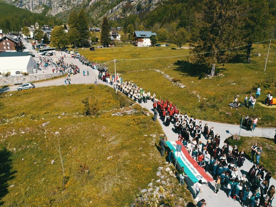 Alpini Grandiosa Manifestazione Ai Piedi Del Rosa