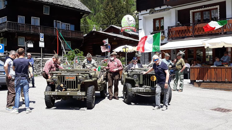 Alpini Grandiosa Manifestazione Ai Piedi Del Rosa