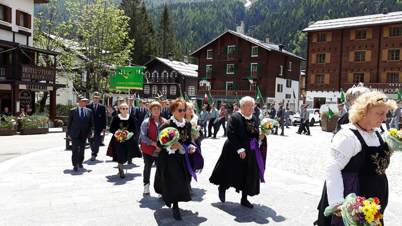 Alpini Grandiosa Manifestazione Ai Piedi Del Rosa