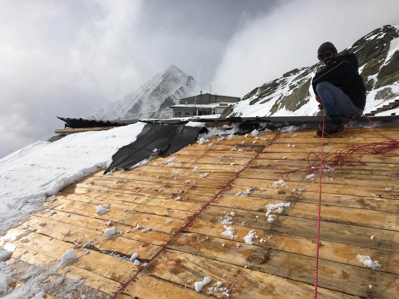 Rifugio Oberto Maroli Danneggiato Gravemente