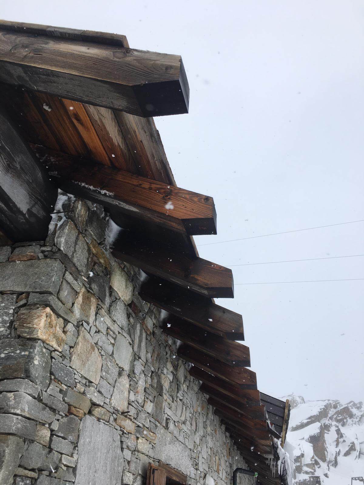 Rifugio Oberto Maroli Danneggiato Gravemente
