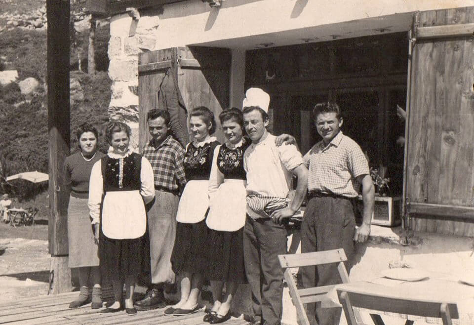 Ristorante I Ghiacciai Al Belvedere  - Anni 1953-54  1 2 Maria Iacchini1927   3 Felice Iacchini 1922   4 Irma Iacchini 5 6 Franco Lanti 7 Carlo Iacchini